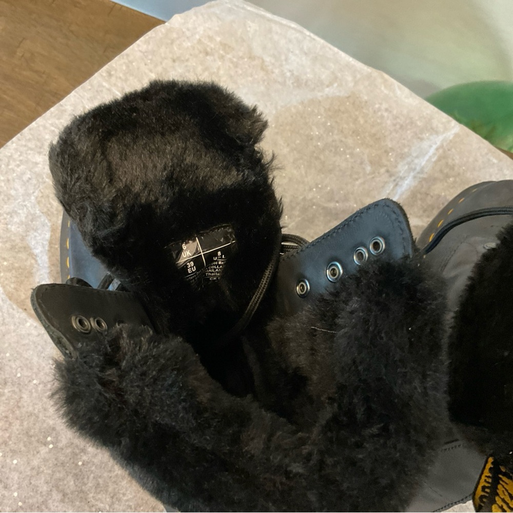 DR. MARTENS Serena Black Faux Fur Lined Combat Boots Black Women's Size 8 - Picture 13 of 16